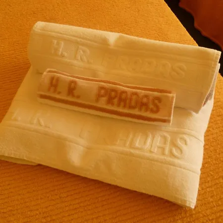 Pradas Отель Хака