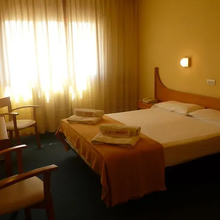 Pradas Отель 2*