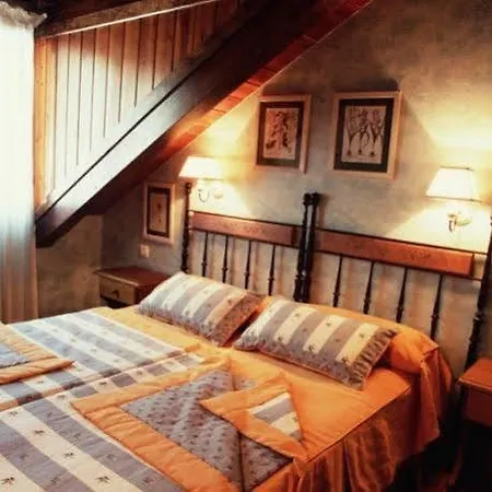 Pradas Отель 2*