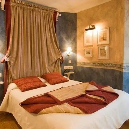 Pradas Отель 2*